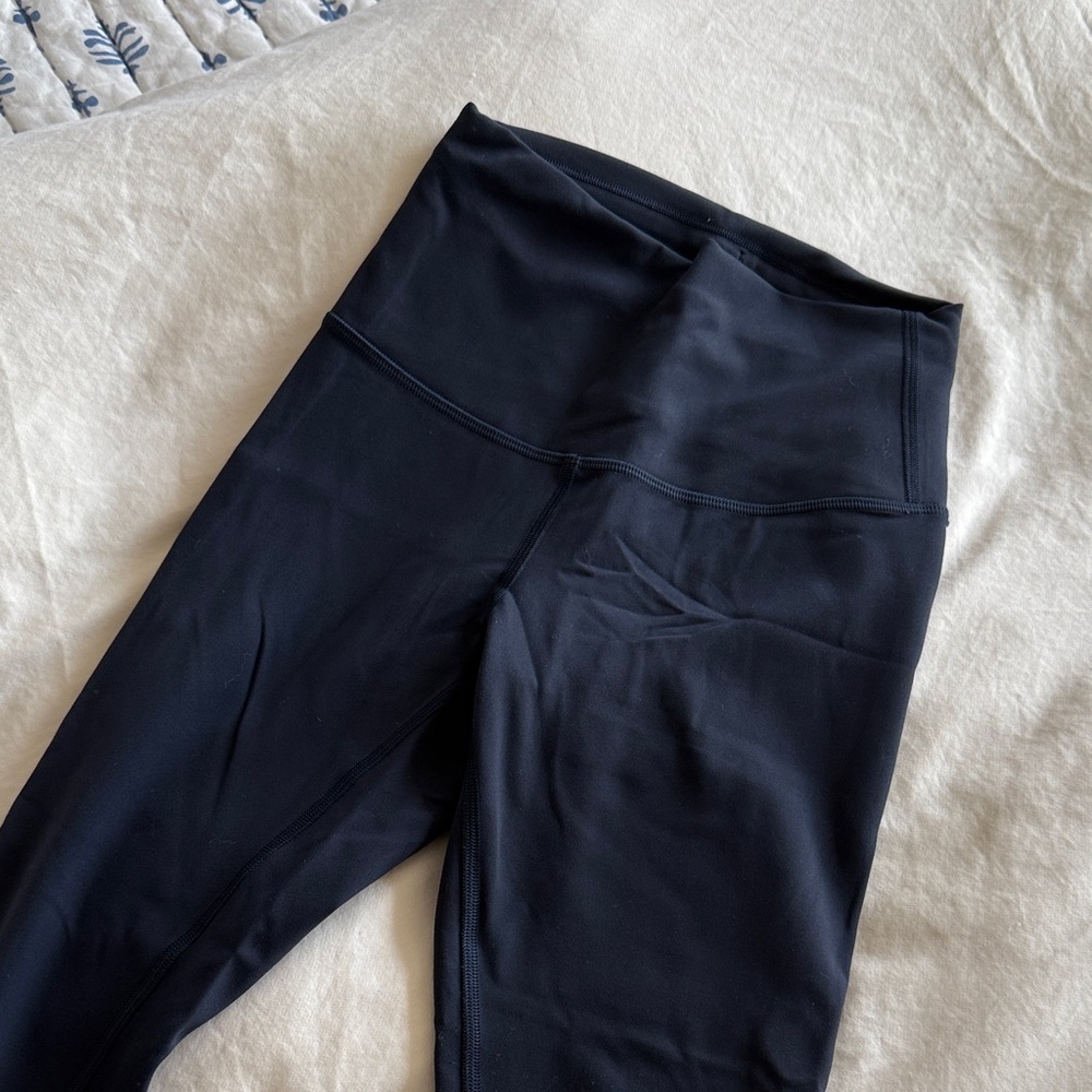 Lululemon wunder train navy size 4, 23 inch length